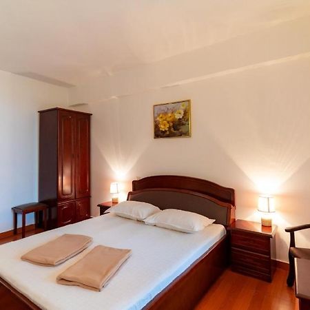 Hotel Victoria Костинещи Екстериор снимка