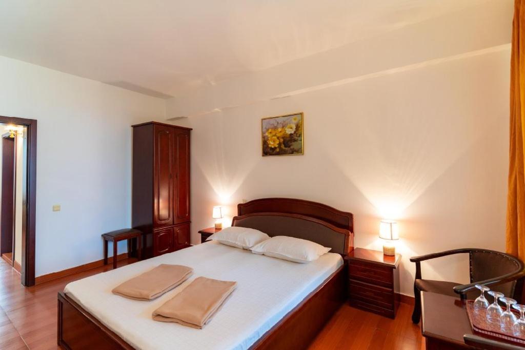 Hotel Victoria Костинещи Екстериор снимка