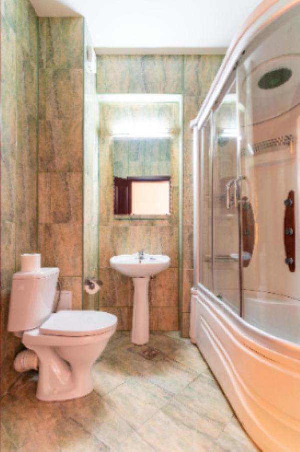 Hotel Victoria Костинещи Екстериор снимка